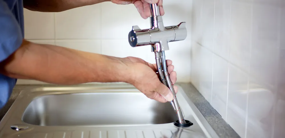 byta köksblandare själv