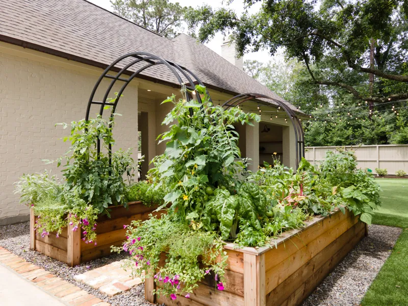 Trädgårdsportal i metall – hållbart och elegant