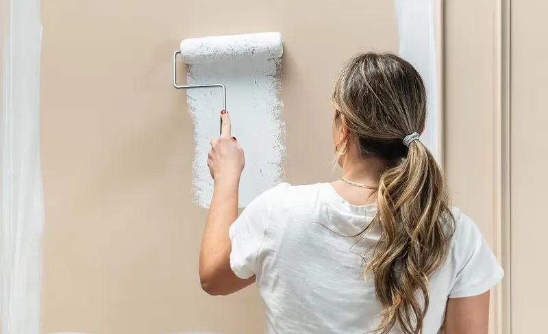 Vad kostar det att måla om ett rum själv?